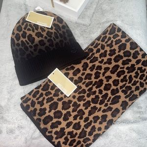 Michael Kors hat & glove set